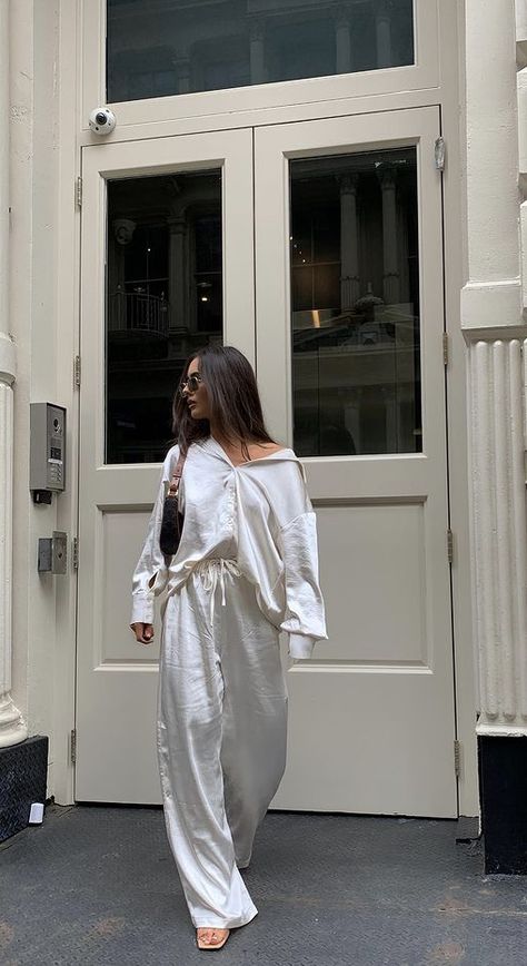 Flowy Outfit, Aesthetic Outfits Plus Size, Flowy Outfits, Beige Instagram, Smart Casual Women Outfits, Fashion Collection Inspiration, Greece Outfit, Smart Casual Women, Summer Day Dresses