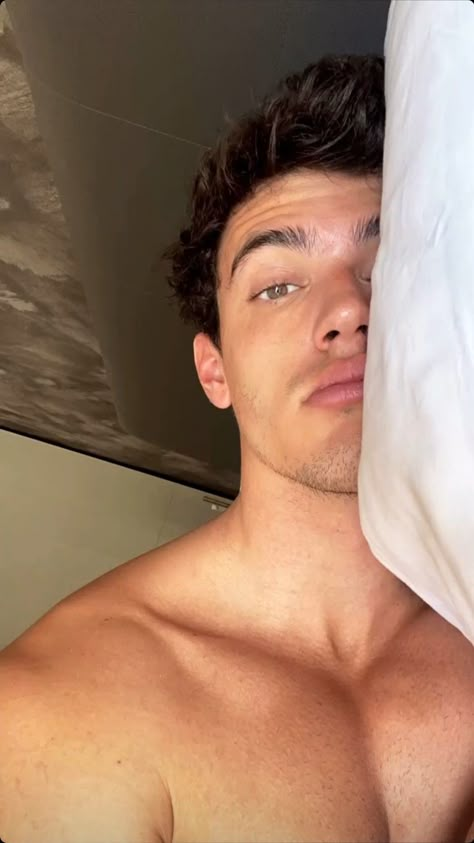 Xavier Serrano Instagram, Xavier Serrano Selfie, Xavier Serrano Aesthetic, Miley Cyrus Summer, Murray Bartlett, Alex Volkov, Loren Hale, Xavier Serrano, Old Money Boys