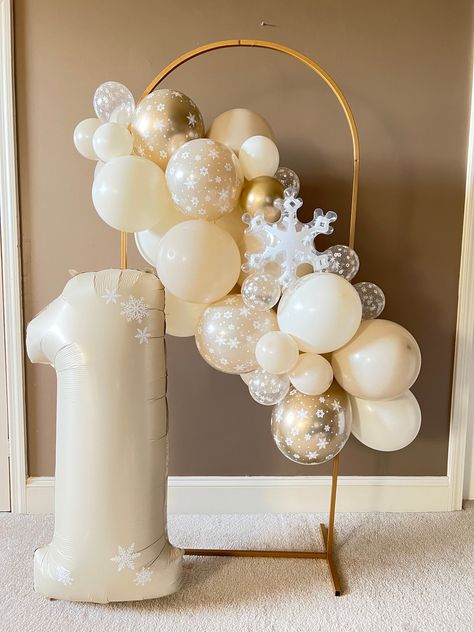 Winter Onederland Balloon Arch, First Birthday Winter, Winter Onederland Birthday Party, Winter Onederland Party, Onederland Birthday Party, Winter Birthday Parties, Winter Onederland Birthday, Dinner Party Themes, First Birthday Themes