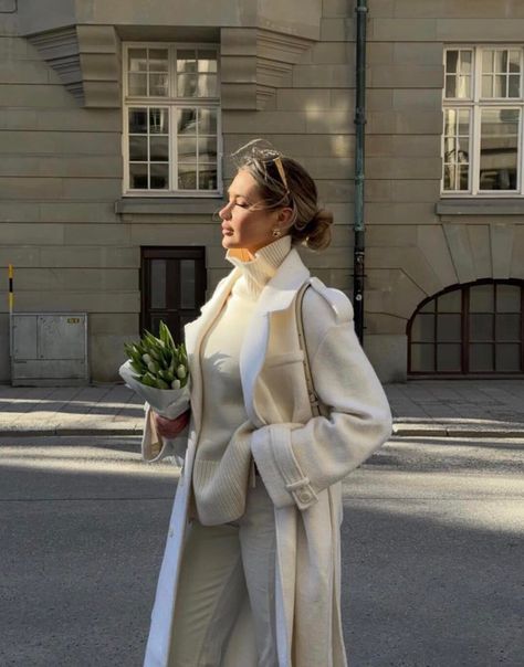 Bianca’s Lifestyle added a new photo. - Bianca’s Lifestyle How To Style A White Turtleneck, Style A White Turtleneck, Elegant Lifestyle, White Turtleneck, Modest Fashion Outfits, Modern Fashion, How To Style, All Photos, New Photo