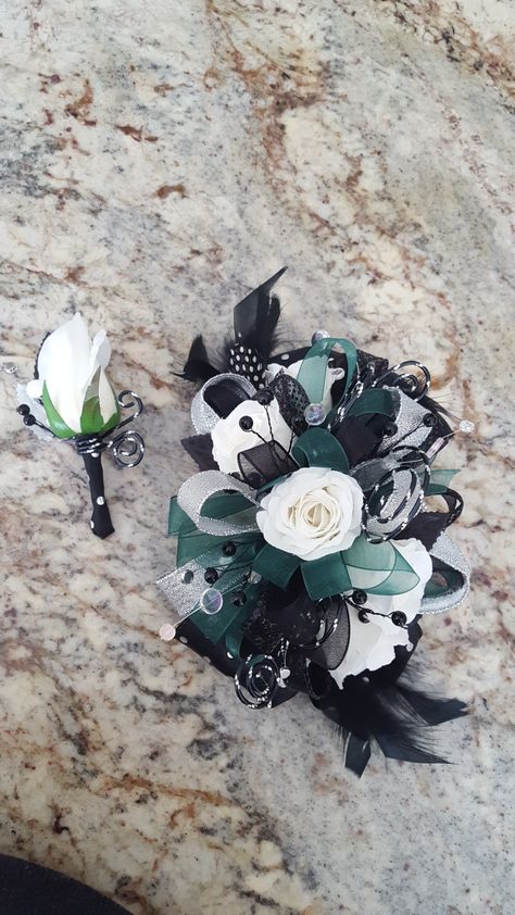 Hunter green and black wrist corsage set from Hen House Designs www.henhousedesigns.net Hunter Green Corsage Prom, Emerald Green And Black Corsage, Black And Green Corsage, Hunter Green Corsage, Black Wrist Corsage, Green Corsage, Hoco 2022, Green Boutonniere, Black Corsage