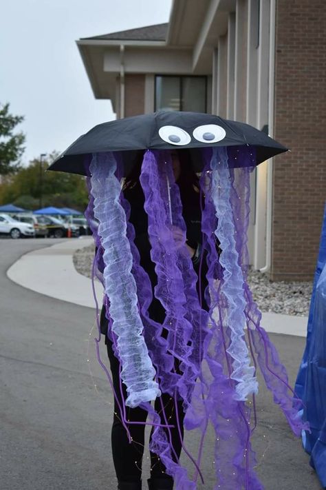 Jelly Fish!!! Carnaval Kids, Diy Costumes Kids Boys, Sew Halloween Costume, Jellyfish Costume, Meme Costume, Halloween Costumes Kids Boys, Theme Carnaval, Fish Costume, Candy Costumes