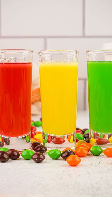 Easy Skittles Vodka - Skittles Shot Recipes Skittles Vodka Recipe, Skittles Shots Recipe, Skittle Shots Recipe, Skittles Shot, Skittles Drink, Skittle Vodka, Egg Recipes For Lunch, Weight Watchers Crock Pot Recipes, Vegetarian Slow Cooker Recipes