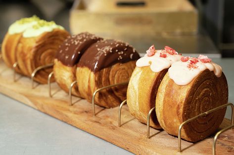 Supreme Croissant, New York Desserts, French Puff Pastry, New York Roll, Chocolate Puff, Puff Pastry Cream Puffs, Hot Desserts, Puff Pastries, Marvel Cake