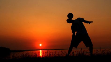 #Freestyle #Football #sunset  www.betbazooka.com #sports #betting Football Sunset, Freestyle Football, Sports Betting, Human Silhouette, Celestial Bodies, Football, Sports, Anime, Pins