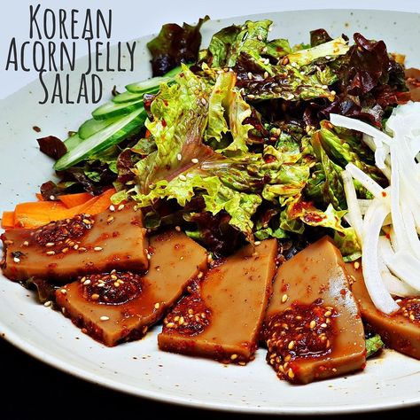 Acorn Jelly Korean, Acorn Jelly, Korean Meals, Jelly Salad, Korean Food Side Dishes, Korean Vegan, Red Leaf Lettuce, Asian Vegetables, Yummy Meals