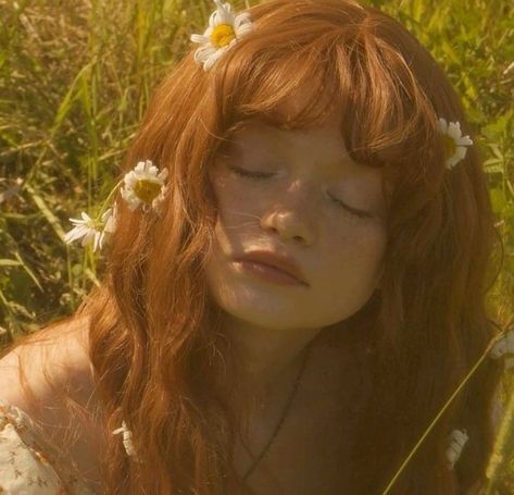 Honey Aesthetic, Vintage Redhead, Good Day Sunshine, Ethereal Aesthetic, Lily Evans, Redhead Girl, Pose Reference Photo, Ginger Hair, Art Reference Photos