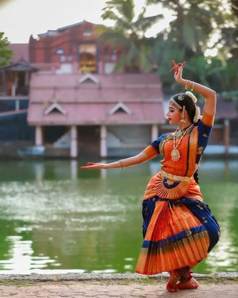 Bharat Natyam Poses, Bharathanatyam Poses Photoshoot, Bharatanatyam Poses Photography, Bharatnatyam Photoshoot, Bharatnatyam Poses For Photoshoot, Bharathanatyam Photography, Bharatnatyam Costume, Bharatnatyam Dress, Classical Dance Poses