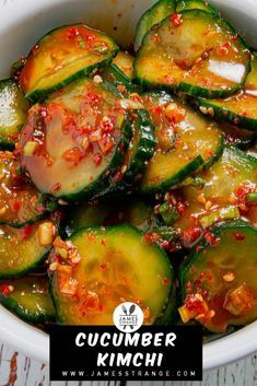 Korean Food Side Dishes, Korean Cucumber Salad, Koreansk Mat, Spicy Cucumber Salad, Cucumber Kimchi, Spicy Cucumber, Korean Side Dishes, Kimchi Recipe, Alain Ducasse