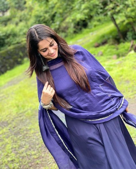 Photography Poses In Anarkali, Sonarika As Anarkali, Katrina Kaif In Suit Salwar, Dipika Kakkar, Naira Blue Dresses In Yrkkh, Dipika Kakar, Hania Amir In Purple Dress, Body Hot, Gown With Dupatta