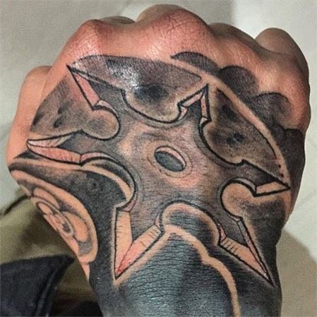 #shuriken #shurikentattoo #orientaltattoo #handstattoo  #tattooed #tattoo  Tks @segundapeletattoo_e_piercing !! Shuriken Tattoo, Ninja Tattoo, Hand Tattoo, Flash Tattoo, Hand Tattoos, Tattoo Ideas, Tattoos, Quick Saves