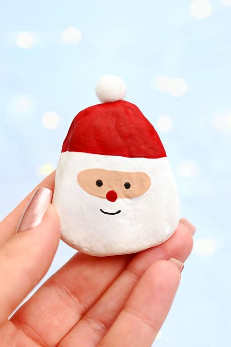 Learn how to make these super cute Santa painted rocks with our simple step-by-step tutorial! These DIY Santa Claus painted rocks are SO EASY to make, fun for both kids and adults. This kid-friendly Christmas craft is also perfect for beginners to rock painting! Santa Painted Rocks, Christmas Craft Kids, Santa Rocks, Diy Santa Claus, Painting Santa, Easy Christmas Craft, Owl Rocks, Smooth Rock, Painted Santa