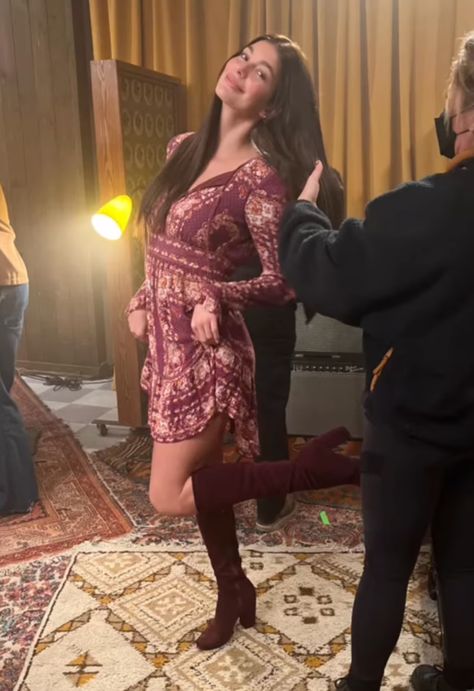 Camila Morrone Daisy Jones, Nerd Outfits, Daisy Jones And The Six, Abercrombie Girls, Camila Morrone, Funky Dresses, Daisy Jones, 70s Outfits, I'm With The Band