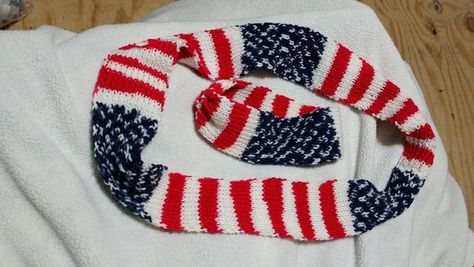 The new Americana yarn from Red Heart Red Heart Americana Yarn Pattern, Knook Patterns, Crochet Pooling, Narrow Scarf, New Americana, Knitting Loom, Yarn Projects, Matching Headband, American Pride