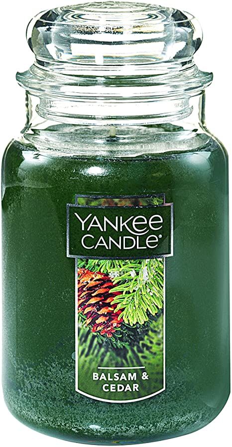 Yankee Candle Large Jar Candle Balsam & Cedar Yankee Candle Christmas, Cedar Candle, Perfume Versace, Yankee Candle Scents, Village Candle, Best Smelling Candles, Good Burns, Yankee Candles, Paraffin Candles