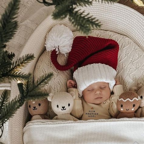 Newborn Xmas Photoshoot, Baby Memories Ideas, Newborn Photography Boy Christmas, Newborn Pictures Christmas, Christmas Baby Photoshoot, Newborn Christmas Pictures, Christmas Mini Shoot, Newborn Christmas Outfit, Newborn Christmas Photos