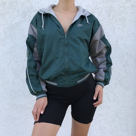 Track Gear, Casual Trench Coat Outfit, Cropped Jacket Outfit, Fake Leather Jacket, Vintage Nike Jacket, Vintage Nike Sweatshirt, Woman Outfit, College Fits, Training Clothes