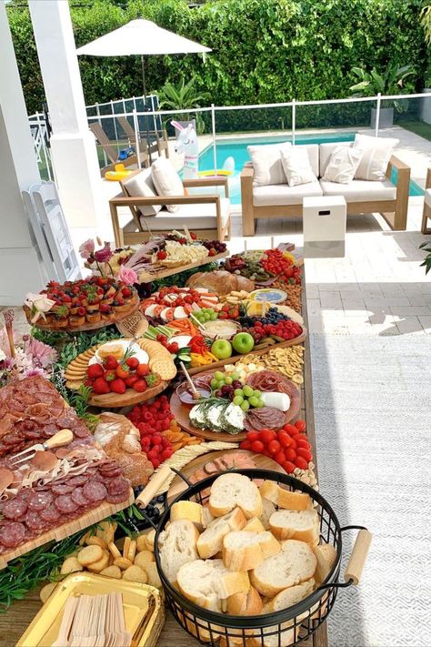 Party Platters Sandwich, Large Party Food Ideas Buffet, Outdoor Party Food Platters, Outdoor Summer Party Food Buffet, Food For Outside Party, Finger Food Buffet Table Ideas, Food Party Set Up, Food Display For Party, Party Food Arrangement Ideas