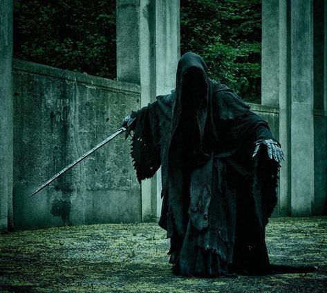 Black Riders Lord Of The Rings, Nazgul Lord Of The Rings, Nazgul Cosplay, Lord Of The Rings Nazgul, Lord Of The Rings Aesthetic, The Nazgul, Witch King, Scary Halloween Costume, Hero's Journey