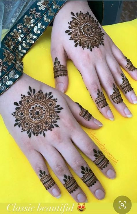 Small Mehandi Designs Back Hand, Mehndi Designs Small Design, Simple Mehendi Designs For Small Hands, Small Mehendi Designs Circle, Small Back Mehndi Design, Simple Mandala Mehndi Designs, Easy Small Mehendi Designs, Small And Easy Mehendi Designs, Small Mehedi Degins