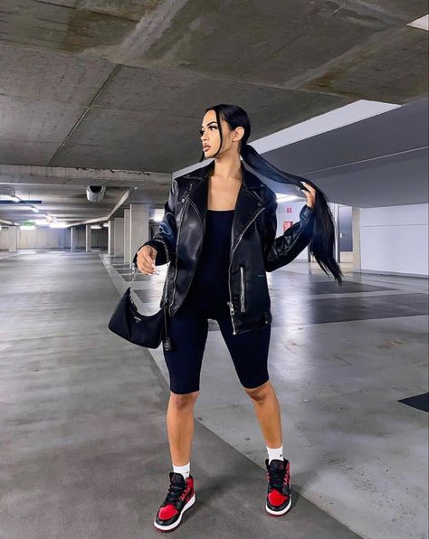 Outfits To Wear With Jordan 1s, Black Nike Shoes Outfit, Jordan Outfits Womens, Red Shoes Outfit, Air Jordan 1 Outfit Women, Street Style Outfits Casual, Red And Black Outfits, Nike Sneakers Outfit, Sneaker Outfits Women