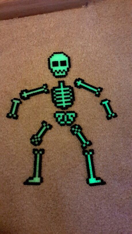 Glowing hama bead skeleton Perler Beads Glow In The Dark Patterns, Perler Beads Skeleton, Perler Beads Glow In The Dark, Skeleton Perler Beads, Skeleton Pixel Art, Bead Skeleton, Perleplader Ideas, Perler Halloween, Hama Beads Halloween