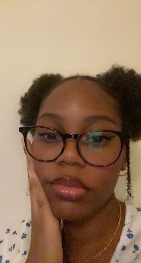 Gold Glasses Black Women, Black Framed Glasses Women, Glasses For Big Forehead, Black Round Glasses Women, Round Glasses Frames For Women, Cute Glasses For Women Oval Face, Cute Glasses Frames For Oval Faces, Glasses Oval Face Woman, Glasses On Black Girls