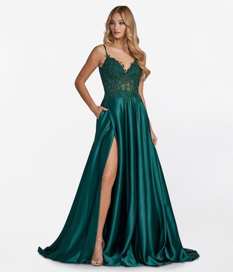 Special Ocassion Dresses, Long A Line Skirt, Bridesmaids Ideas, Dress With Corset, Green Prom, Prom Dress Ideas, Stunning Prom Dresses, Prom Long, Embroidered Bodice