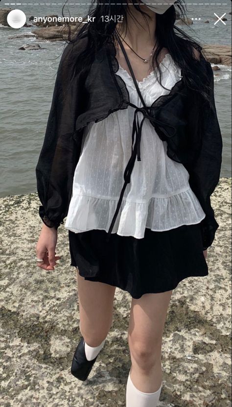 Acubi Fashion Summer, Layered Clothes, Beabadoobee Outfits, Acubi Style, Acubi Fashion, Korean Girl Fashion, Style Cardigan, White Skirt, Summer Style Casual