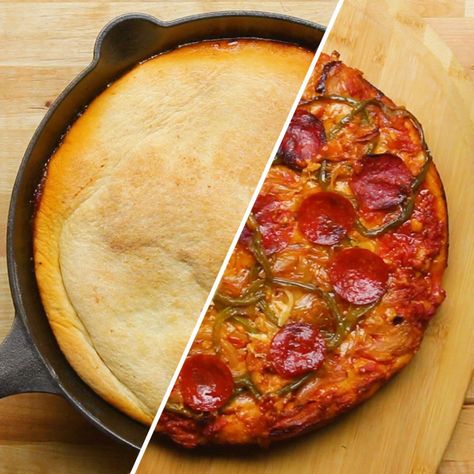 Upside Down Pizza In Cast Iron Skillet, One Pan Pizza, Pan Pizza Recipe, Upside Down Pizza, Pizza Lasagna, Deep Dish Pizza Recipe, Pizza Youtube, Chef Boyardee, Skillet Pizza