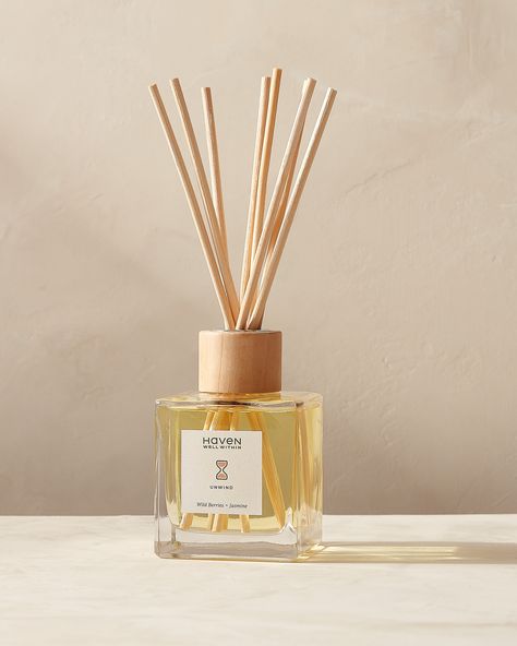 Reed Diffuser Bottle, Catalog Ideas, Candle Obsession, Fragrance Photography, Room Diffuser, Diffuser Bottle, Room Scents, Scent Diffuser, Aesthetic Candles