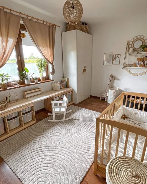 Toddler Room And Playroom Combo, Montessori Infant Room, Outdoor Decor Ideas, Kids Rooms Inspo, Kids Bedroom Inspiration, Toddler Room Decor, Toddler Boys Room, Nursery Room Design, Baby Room Inspiration