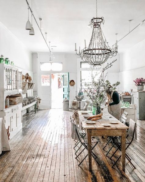 https://www.instagram.com/p/CM2SMWDBwbt/?igshid=1x0dzfb8z2ohq Kitchen Country Style, French Market Basket, Kitchen Country, Herringbone Wood Floor, Herringbone Wood, Marble Furniture, White Cabinet, Dreamy Whites, Parisian Apartment