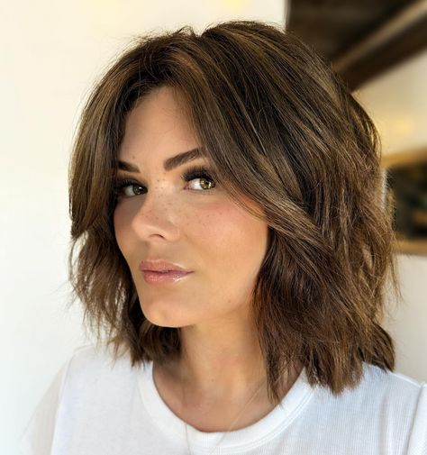 Inverted Hairstyles, Bobbed Hairstyles, Collarbone Length Hair, Messy Wavy Hair, Long Shaggy, Long Layered Bob, Womens Haircuts Medium, Layered Bob Haircuts, Bob Hairstyles For Thick