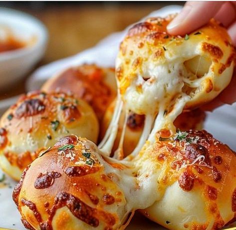 Cheesy Pizza Bombs Recipe – Easy Family Recipes Pizza Bomb, Quick Appetizer, Appetizer Party, Recipes On A Budget, Cheesy Pizza, Bombe Recipe, Savory Herb, Homemade Dough, Quick Appetizers