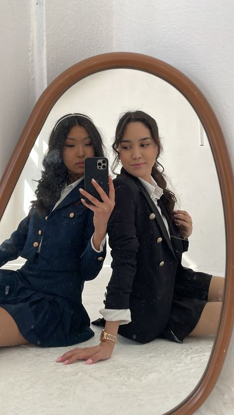 Old Money Uniform, Old Money School Uniform, School Old Money Outfits, Old Money Matching Outfits, Old Money Friends, Old Money Outfits For School, Group Matching Outfits Friends, Boarding School Outfits, School Girlfriend Outfit