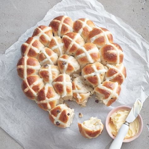 Mini Hot Cross Buns Recipe | Chatelaine Rhubarb Apple Crisp, Easter Breads, Easter Baking Recipes, Easter Bread Recipe, Cross Buns Recipe, Whipped Shortbread Cookies, Hot Cross Buns Recipe, Cinnamon Twists, Buns Recipe