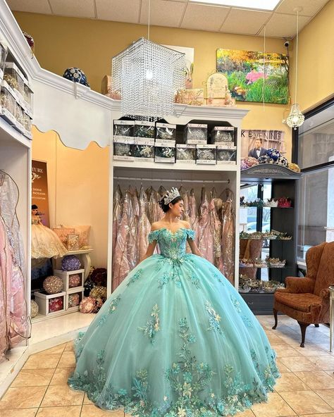 Torquise Quince Dresses, Tiffany Blue Quinceanera Dresses, Light Teal Quinceanera Dresses, Teal Quince Dress, Little Mermaid Quinceanera Theme, Turquoise Quince, Tiffany Blue Quinceanera, Aqua Quinceanera Dresses, Teal Quinceanera Dresses