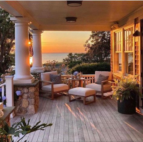 Dream Beach Houses, Casa Patio, Beautiful Farm, Casa Exterior, Dream House Interior, Outdoor Deck, Dream House Exterior, House Goals, Dream House Plans