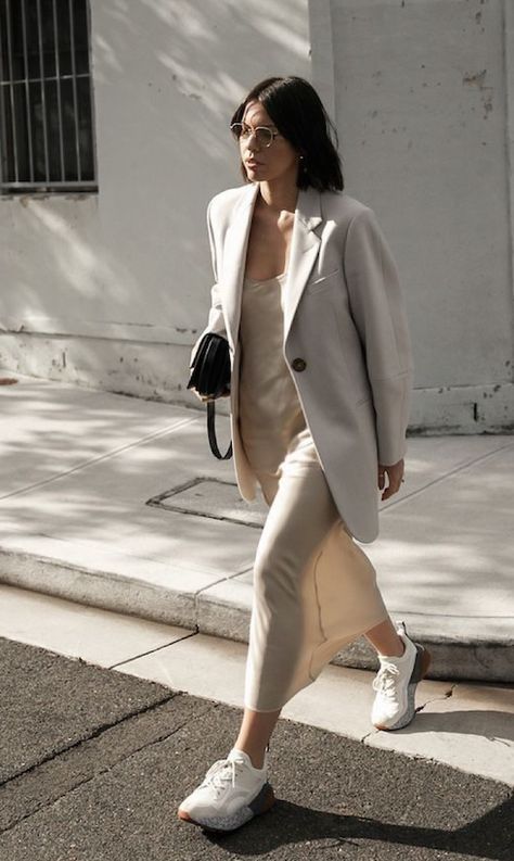 Witte Sneakers Outfit, Timberland Fashion, Minimal Monochrome, Timberland Heels, Blazers Casual, Navy Blazers, Dope Style, Timberland Outfits, Look Zara