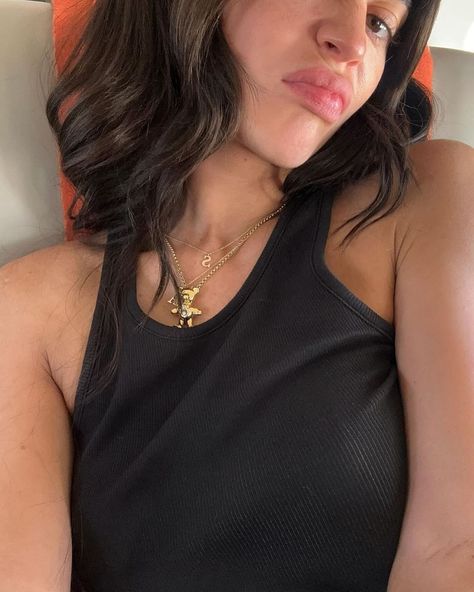 Kylie wears a 'S' and an 'A' necklace 🥰 #KylieJenner#KrisJenner#KUWTK#KimKardashian#KhloeKardashian#KourtneyKardashian#StormiWebster#AireWebster#TrueThompson#TatumThompson#SaintWest#NorthWest#ChicagoWest#PsalmWest#KylieCosmetics#KylieSkin#KendallJenner#Jenner#JennerSisters#Kardashian#Kardashians#KardashianSisters#KardashianFamily#KeepingUpWithTheKardashians#TheKardashians#TheKardashiansHulu#KardashiansHulu#Khy#KingKylie Kylie Jenner Necklace, Kylie Baby, Kylie Jenner Instagram, Kylie Jenner Lipstick, Kylie J, Hollywood Couples, Kylie Jenner Outfits, Kylie Kristen Jenner, King Kylie