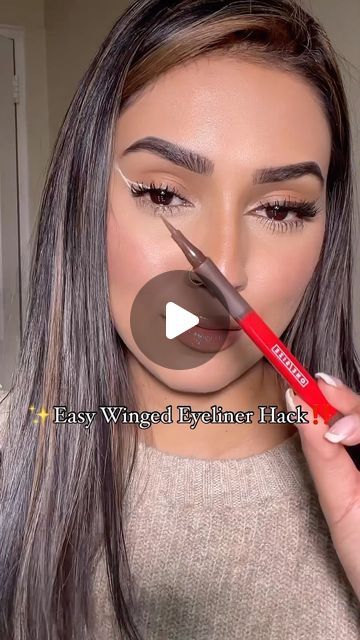 Makeup on Instagram: "A quick and easy Winged Eyeliner Hack! 🤌🏼 @rashna_kutwaroo" Soft Winged Eyeliner, Eyeliner Wing, Wing Eyeliner, Easy Winged Eyeliner, Winged Eyeliner Tutorial, Eye Liner Tricks, Eyeliner Tutorial, January 20, Winged Eyeliner