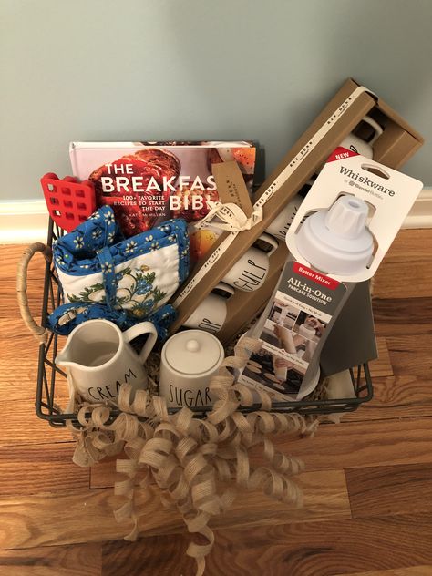 Waffle Maker Gift Basket Ideas, Waffle Gift Basket Ideas, Brunch Basket, Pancake Gift Basket, Pancake Gift, Pancakes Gift, Breakfast Gift Basket, Breakfast Basket, Breakfast Kitchen