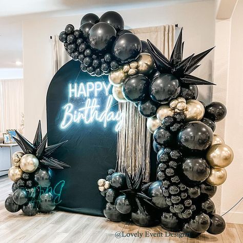 30th Birthday Backdrop Ideas Men, Backdrop For Men Birthday, Men’s Birthday Decor, Balloon Garland For Men, Luxury Birthday Party Decorations, 30 Birthday Ideas For Men, Black Backdrop Birthday, Man Birthday Backdrop, All Black Birthday Party