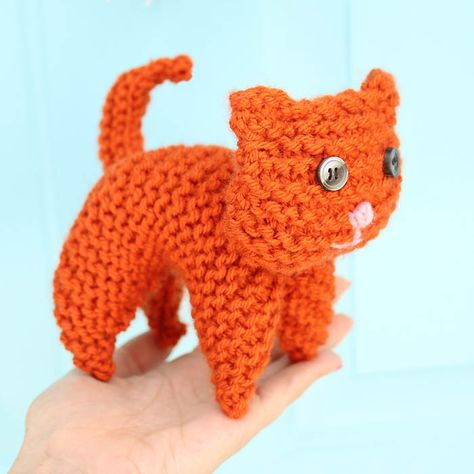 There are so many cute knitting patterns for plush animals, but almost none of them are beginner friendly. This little kitty is here to change that! This EASY Plush Cat Knitting Pattern is so easy, anyone with basic knitting skills can make it. It’s knit flat, in 3 pieces and then seamed together. The eyes and mouth are sewn on after you’re finished. This little guy makes a great gift (if you’re giving this to a small child, swap out the button eyes for embroidered ones). You could also m... Flat Knitting Patterns, Knitted Stuffies, Cat Knitting Pattern, Knitting Cat, Knit Plush, Cat Knitting, Knit Cat, Bunny Knitting Pattern, Basic Knitting