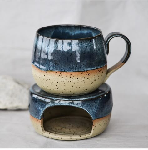 Ceramic Pottery Mugs Handmade, Throwing Pottery Ideas, Ceramic Cups Handmade Mugs, Clay Pottery Ideas, Hand Built Clay, Black Ceramics, Artistic Pottery, Pottery Lessons, Lovers Design