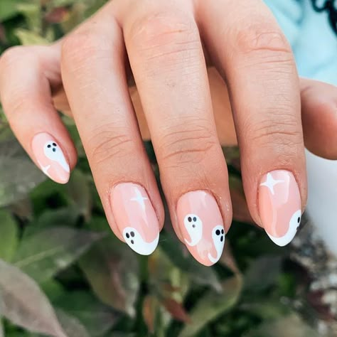 Girly Ghost Nails, Halloween Nails Minimal, Chrome Ghost Nails, Pink Chrome Halloween Nails, Ghost Pedicure Designs, Ghost Nails Pink, Pink And White Halloween Nails, Light Pink Halloween Nails, Glow In The Dark Ghost Nails