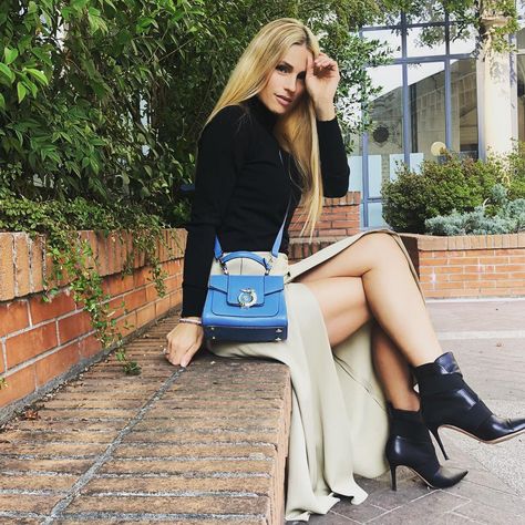 Dipende tutto da una virgola. Basta aspettare. Basta, aspettare....a voi la scelta. ❤️❤️❤️ #mondaymotivation #mondaymood #love Hermes Birkin, Over Knee Boot, Knee Boots, Top Handle Bag, Maxi Dress, Boots, On Instagram, Instagram