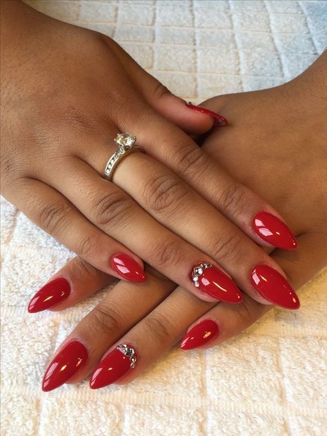 Short Red Nails, Stilleto Nails Designs, Engagement Nails, Short Almond Nails, Winter Nails Acrylic, Modern Nails, Nail Patterns, Star Nails, Diamond Nails