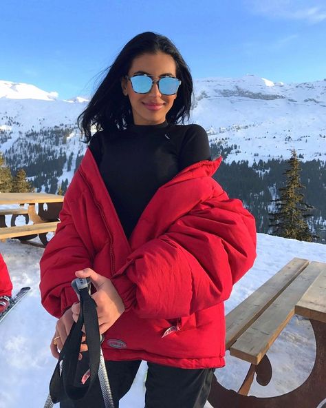 Red Ski Outfit, Red Jacket Outfit, Red Ski Jacket, Ski Outfit, Ski Trip, Vacation Style, Snow Day, About Fashion, Ski Jacket